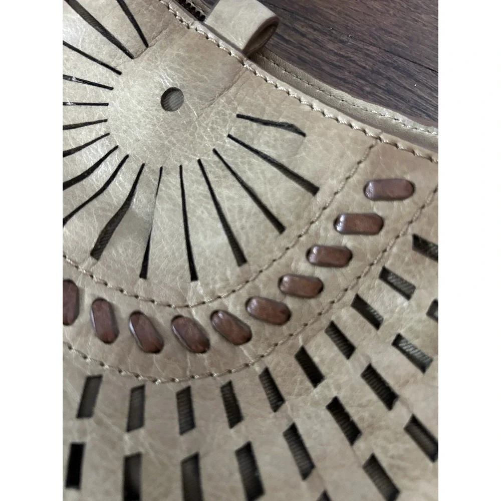 Pikolinos hobo-style leather shoulder bag Sundial Pattern Marfil Artisanal Boho